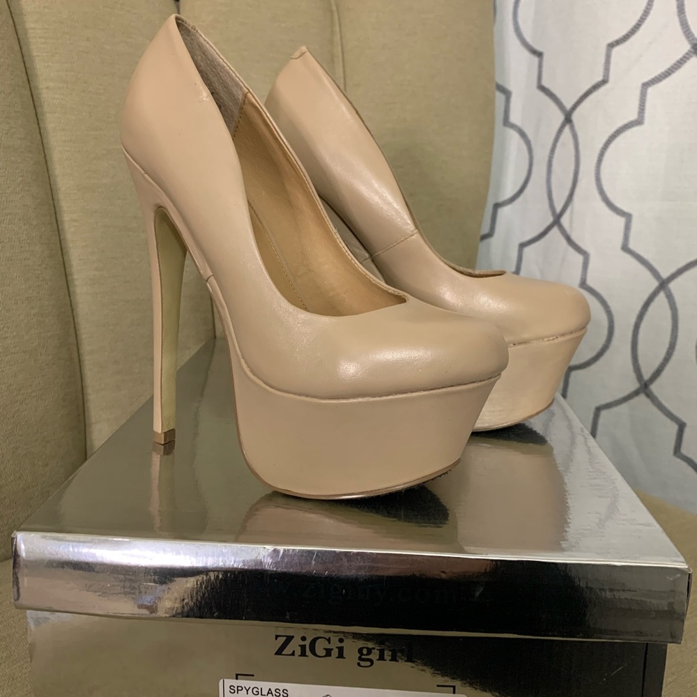 Women’s Nude platform heels. Zigi Girl brand. Size 6